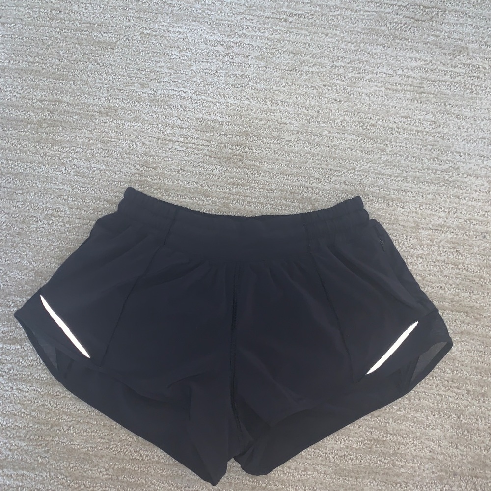 ❗️SOLD❗️Lululemon Black Hotty Hot 2.5” Short